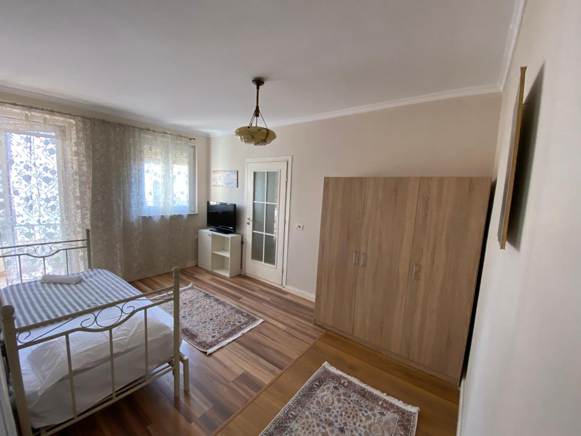 Center Penthouse Apartament Tirana